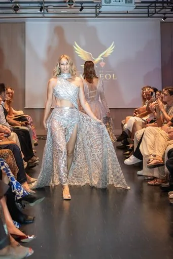House of Karneol, 9 August 2026, show 5, Runway. Frame VQDYZG