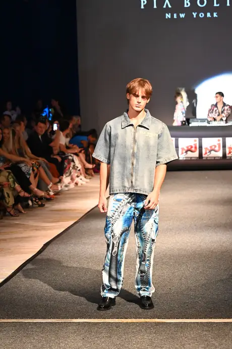 8 August 2026, show 6, Runway. Frame UTOZFE