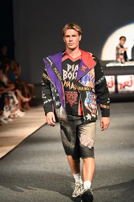 8 August 2026, show 6, Runway. Frame CRQ4BQ