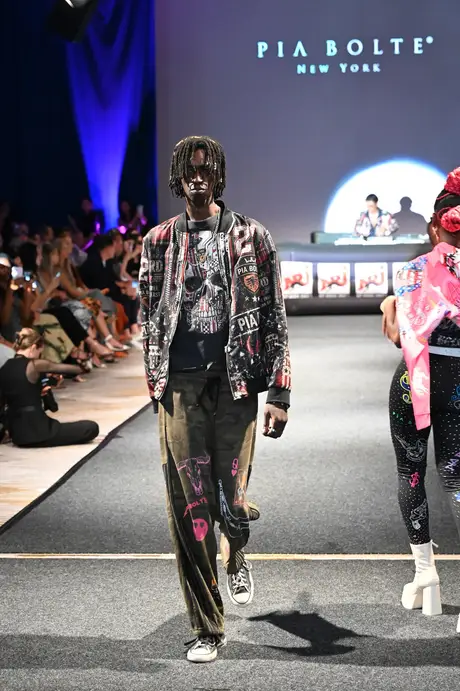 8 August 2026, show 6, Runway. Frame 1AWDRH