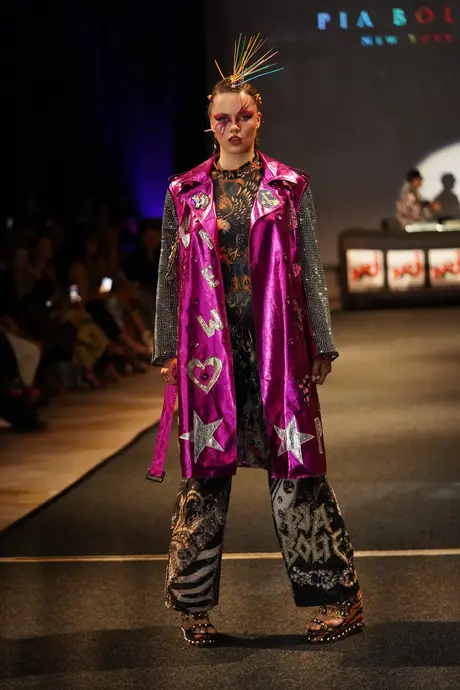 Pia Bolte, 8 August 2026, show 6, Runway. Frame AMMP5C