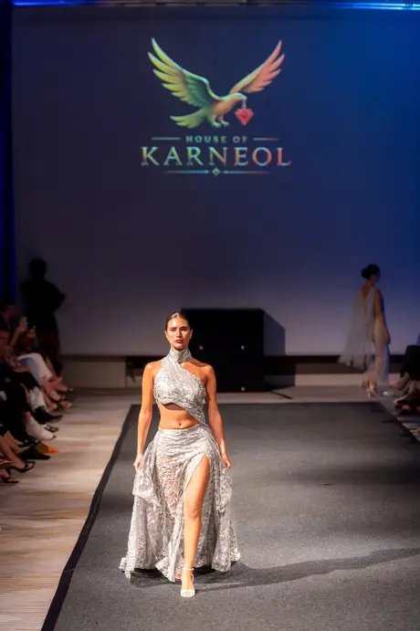 7 August 2026, show 2, Runway. Frame D8DEAE
