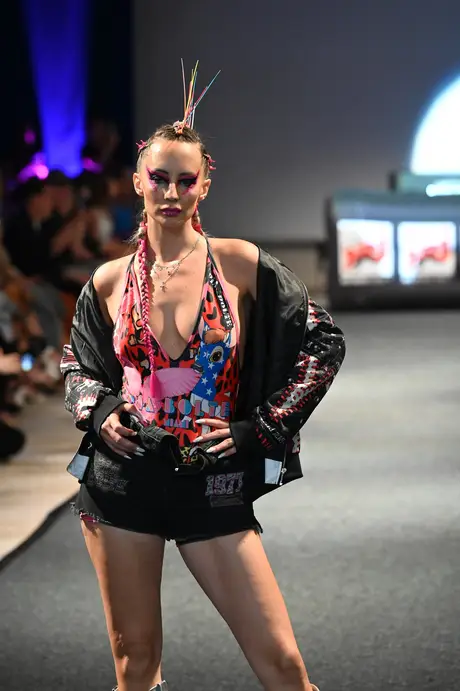8 August 2026, show 6, Runway. Frame ZV4MIN