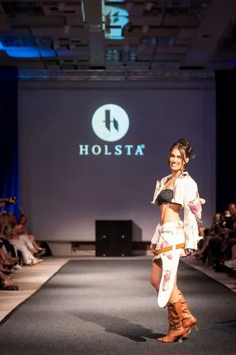 Joelle Jacobs x Holsta, 9 August 2026, show 6, Runway. Frame KD4EDB