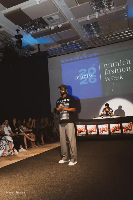 Runway. Frame DP8Z3E