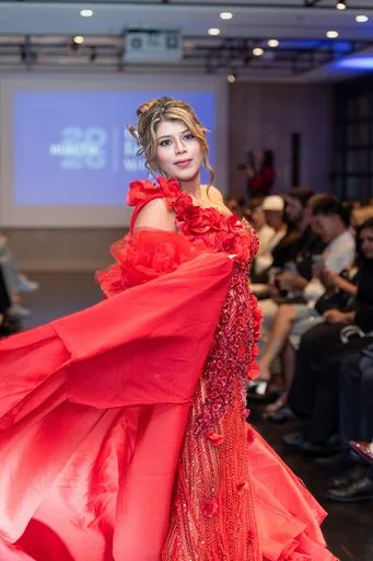 House of Karneol, 9 August 2026, show 5, Runway. Frame GCGYWD