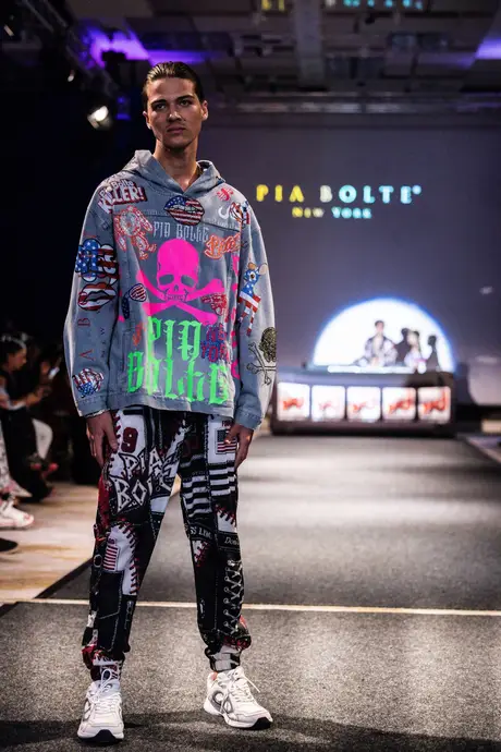 Pia Bolte, 8 August 2026, show 6, Runway. Frame HHDMFG