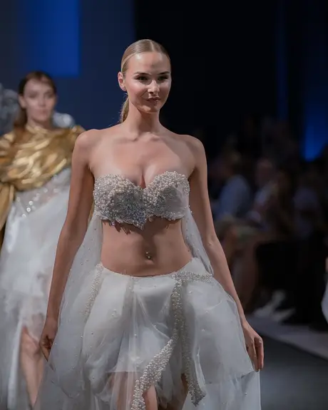 7 August 2026, show 2, Runway. Frame SXTDB9