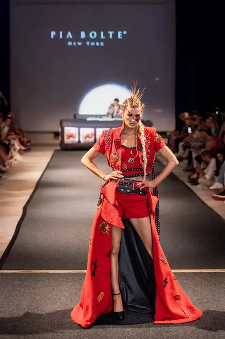 Pia Bolte, 8 August 2026, show 6, Runway. Frame K3FW9G