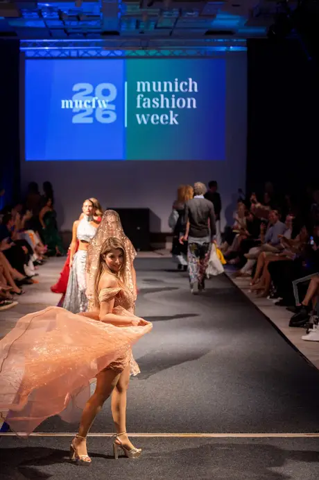 House of Karneol, 7 August 2026, show 2, Runway. Frame FOXA2C
