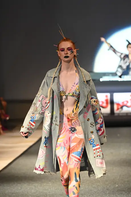 8 August 2026, show 6, Runway. Frame TBEHZK