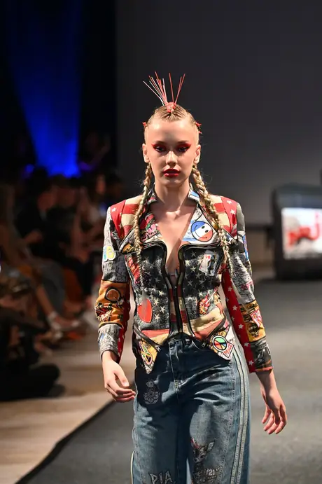 8 August 2026, show 6, Runway. Frame WSRGBW