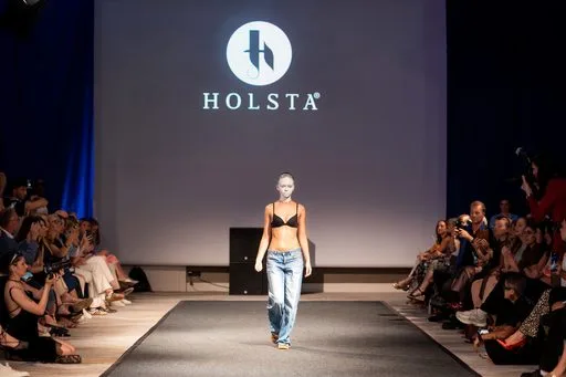 Joelle Jacobs x Holsta, 9 August 2026, show 6, Runway. Frame KRBNSQ