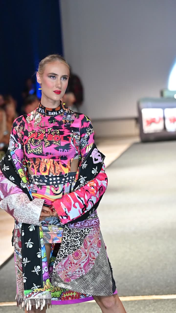 Runway clip, 8 August 2026, show 6, by @gumphotography
