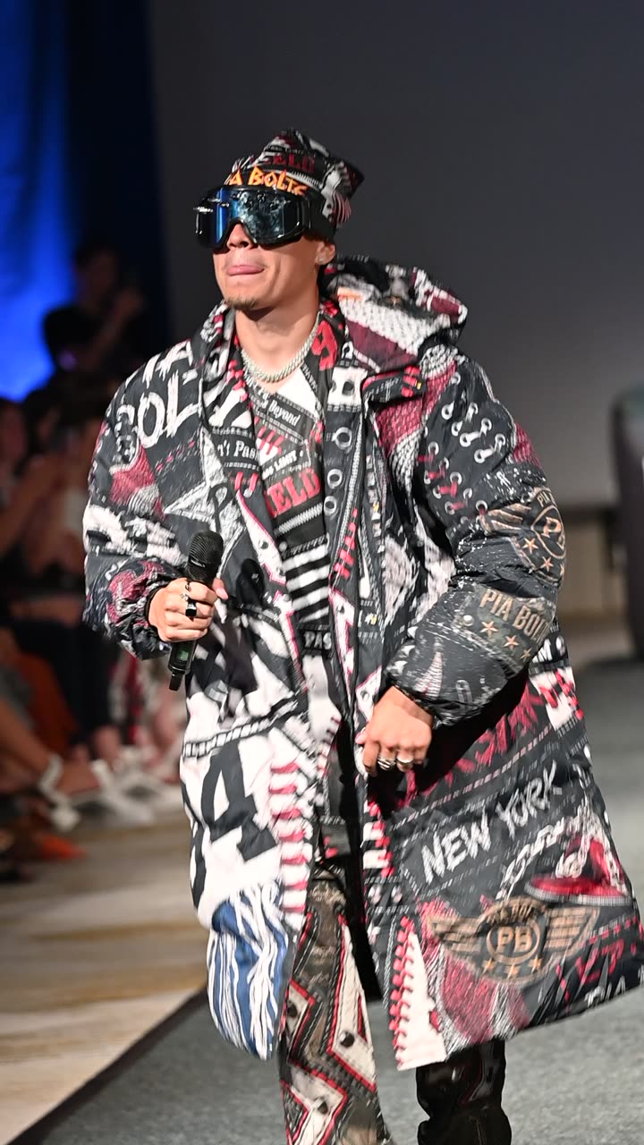 Runway clip, 8 August 2026, show 6, by @gumphotography