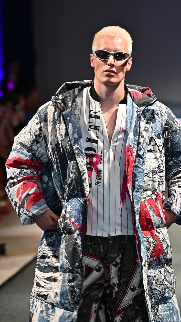 Runway clip, 8 August 2026, show 6, by @gumphotography