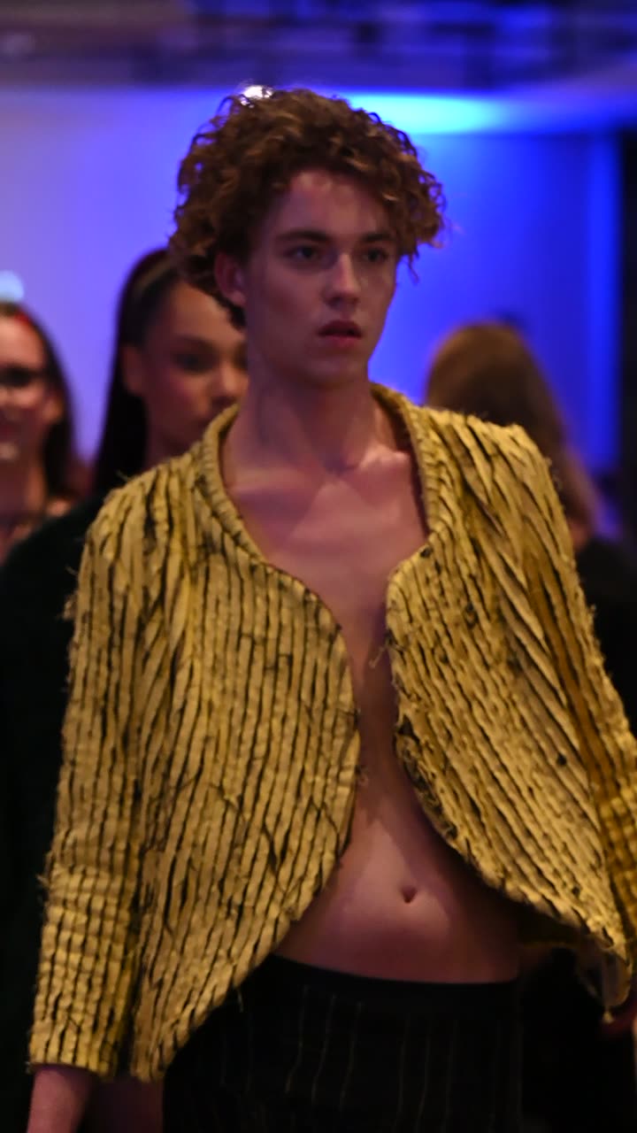Runway clip, 8 August 2026, by @gumphotography
