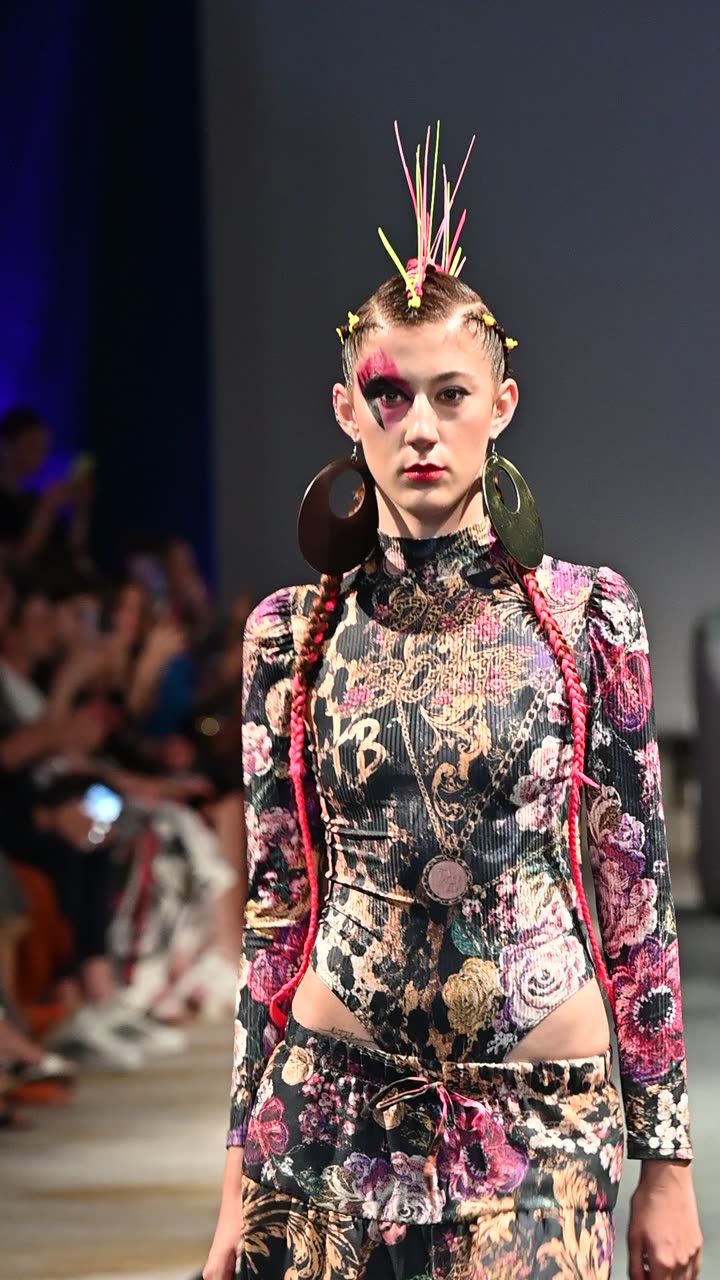 Runway clip, 8 August 2026, show 6, by @gumphotography