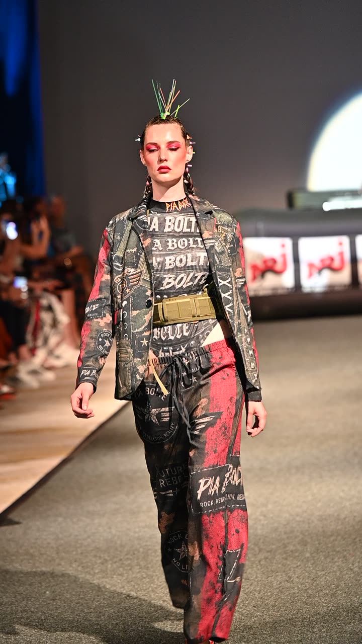 Runway clip, 8 August 2026, show 6, by @gumphotography