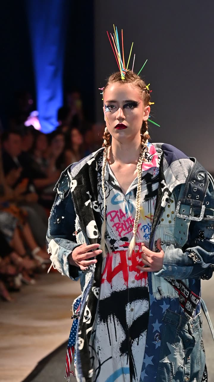 Runway clip, 8 August 2026, show 6, by @gumphotography
