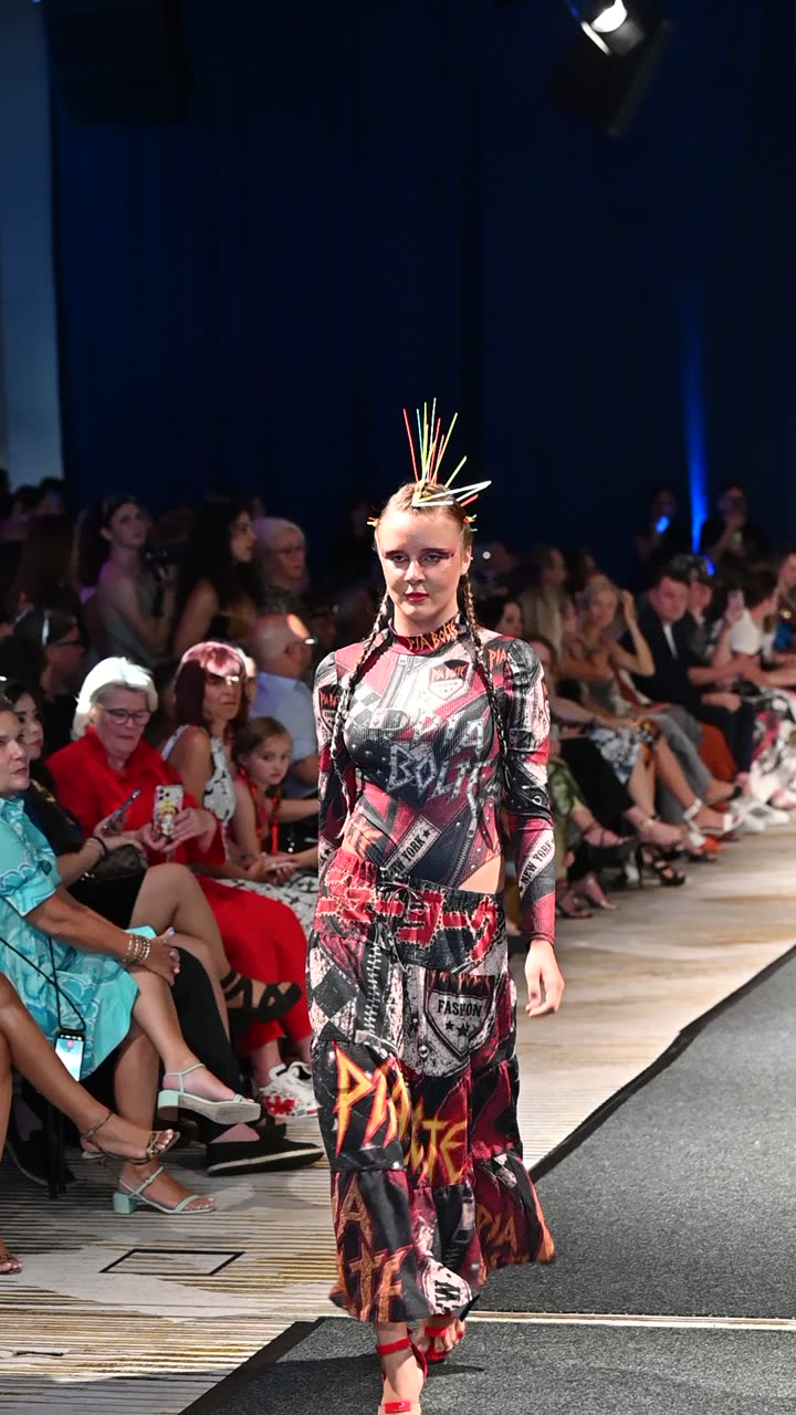 Runway clip, 8 August 2026, show 6, by @gumphotography