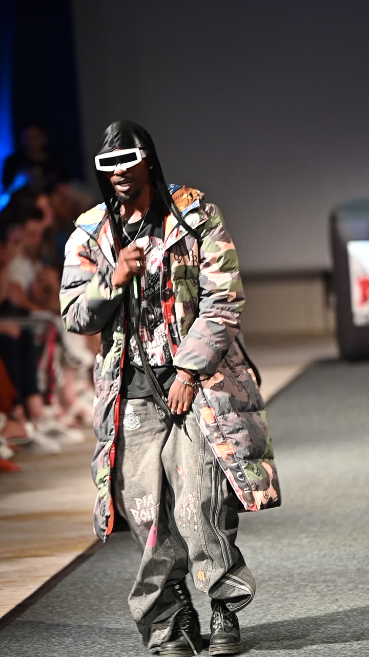 Runway clip, 8 August 2026, show 6, by @gumphotography