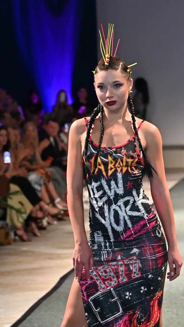 Runway clip, 8 August 2026, show 6, by @gumphotography
