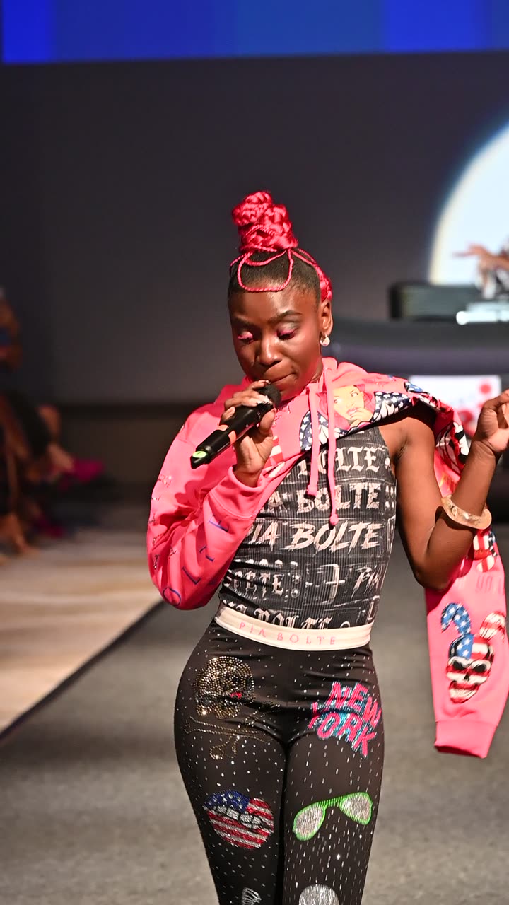 Runway clip, 8 August 2026, show 6, by @gumphotography