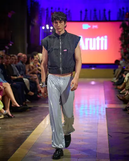 fr-fashion-show, 11 September 2026. Frame A90CF9
