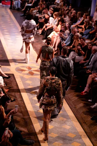 fr-fashion-show, 11 September 2026. Frame 97FE3D